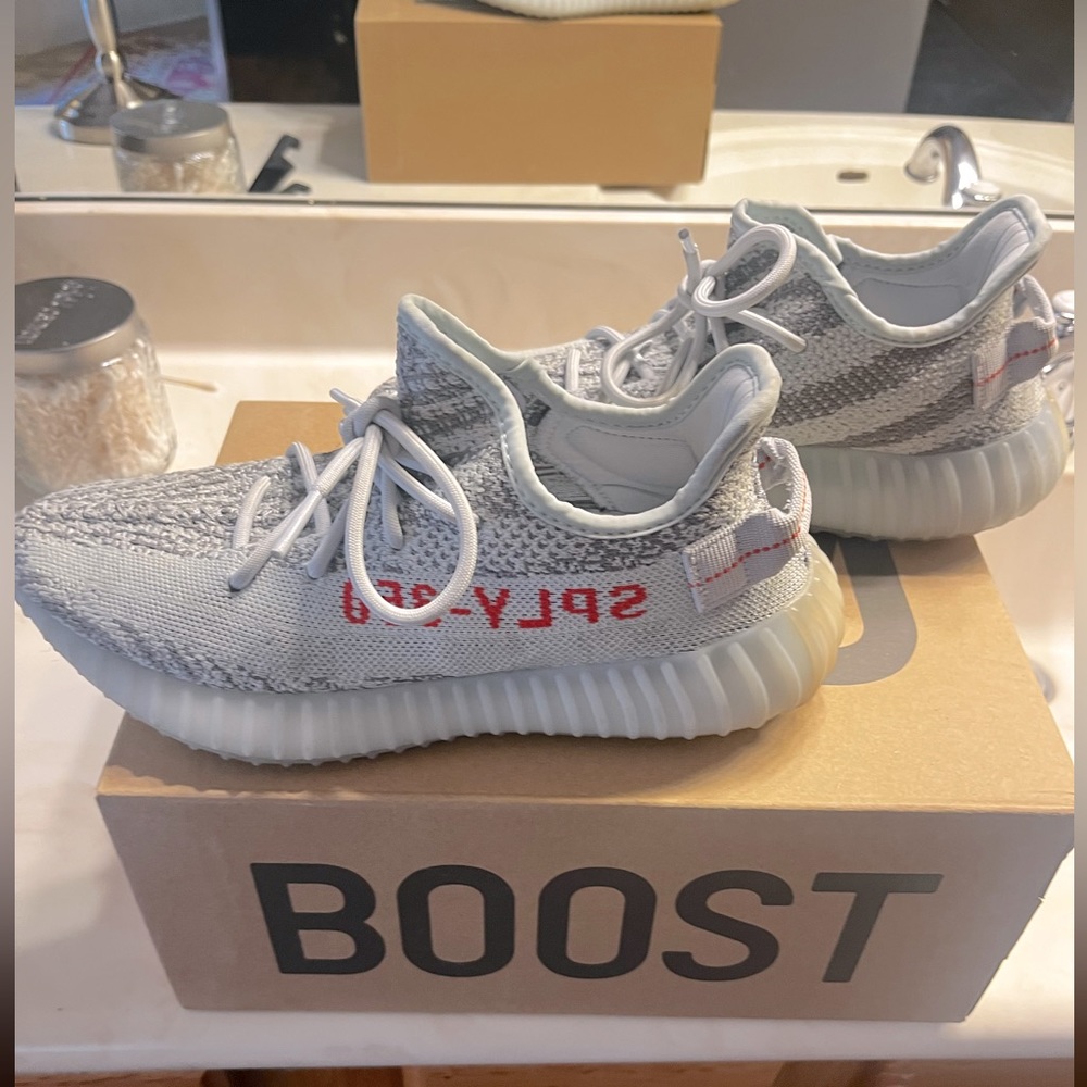 Authentic Adidas Yeezy Boost 350 V2 
White Size: 7 Original Box